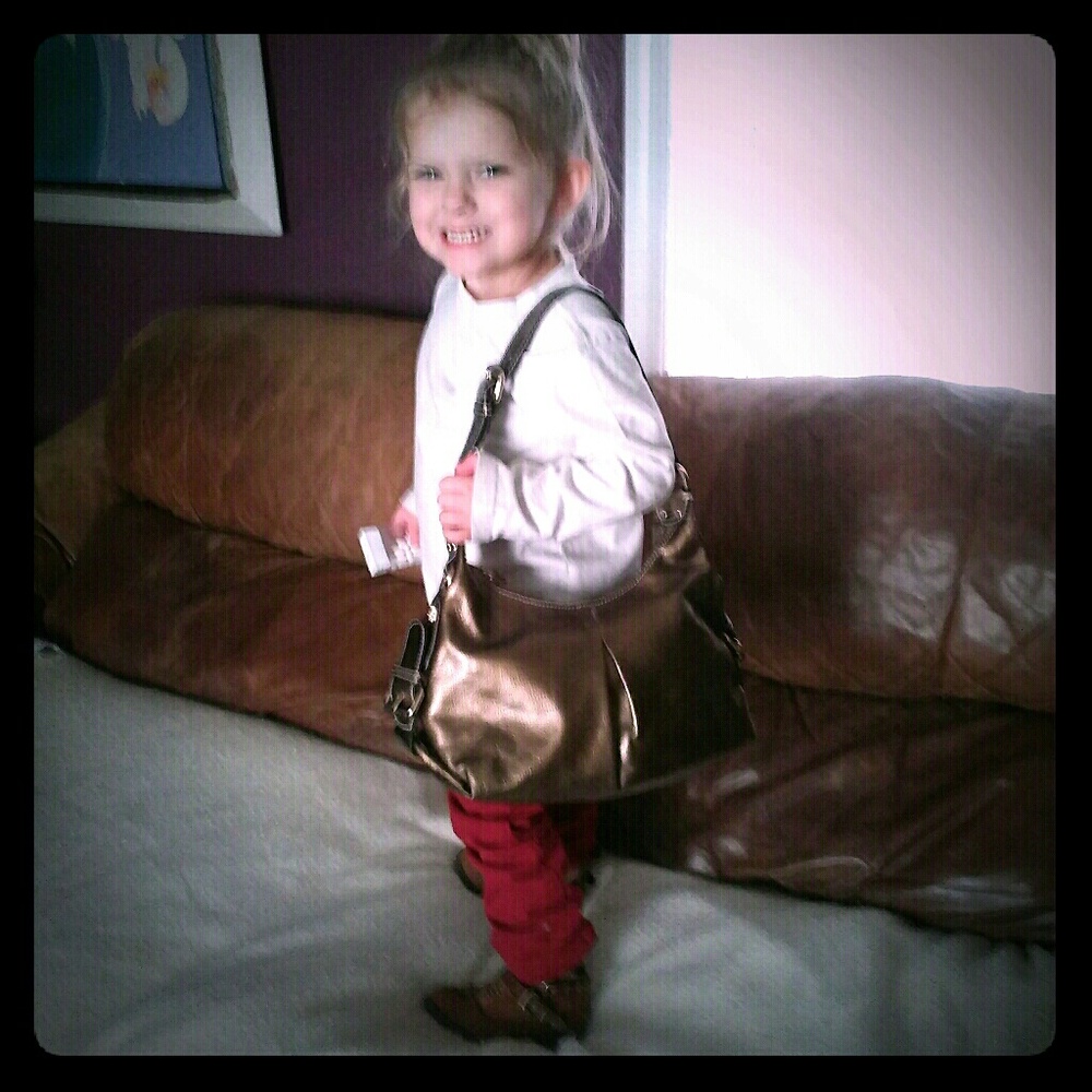 My lil. Model Jaylynn Marie selling purse👼💓